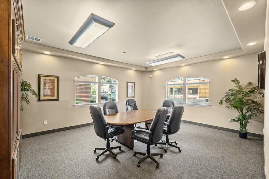 More Photos Of 131 E Kern Ave, Tulare Medical For Lease