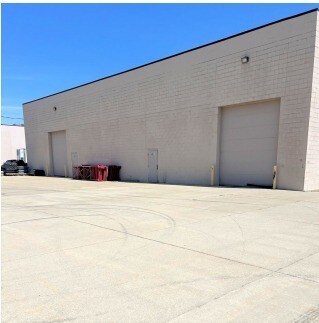 More Photos Of 44621 Morley Dr, Clinton Township Warehouse For Lease