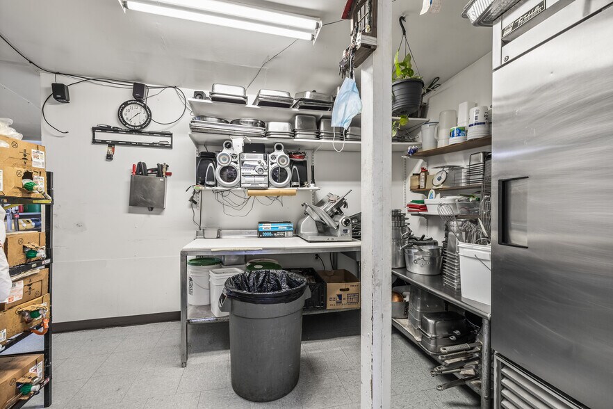 More Photos Of 6569 Cameron Ave, Vesper Restaurant For Sale