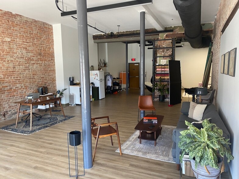 More Photos Of 231 S College Ave, Indianapolis Storefront For Lease