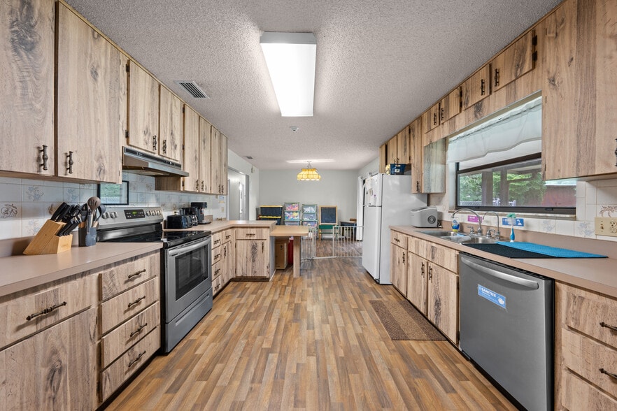 More Photos Of 102 S Highland St, Bushnell Daycare Center For Sale