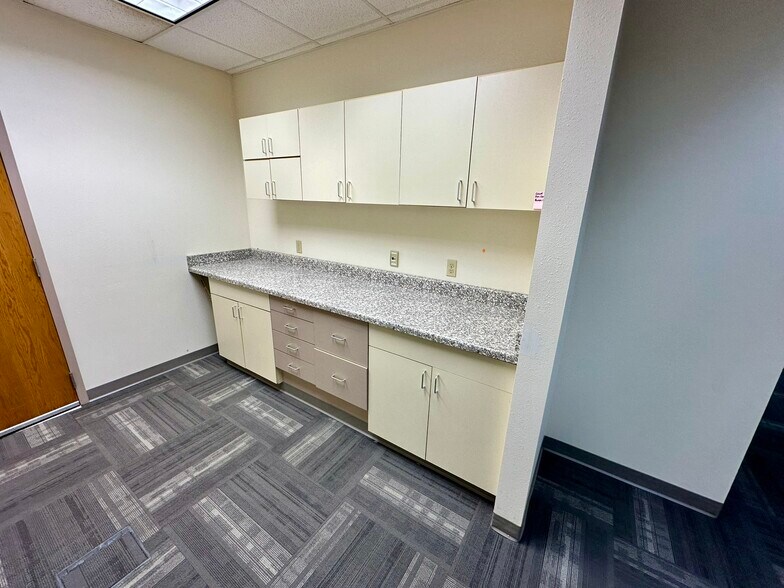 More Photos Of 2850 Dairy Dr, Madison Office For Lease