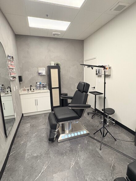 More Photos Of 251 W Main St, Branford Storefront For Lease