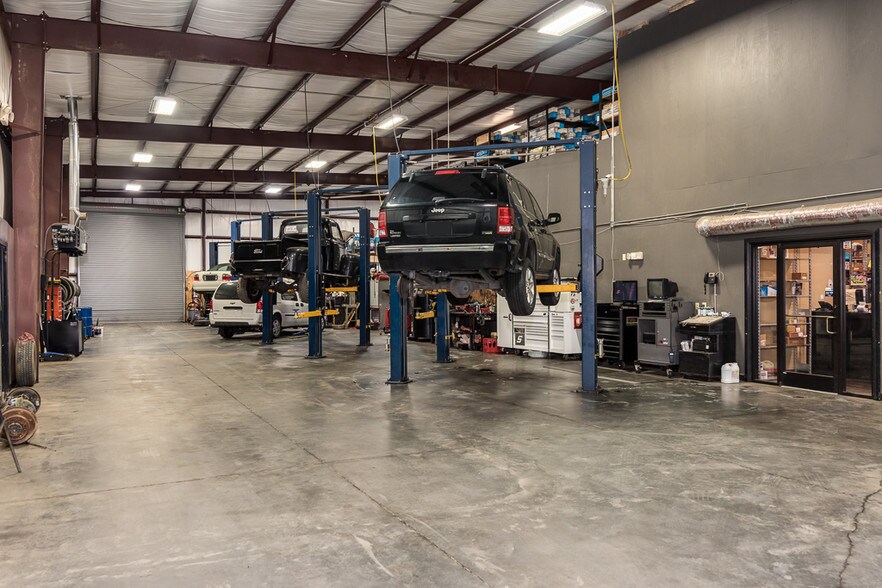 More Photos Of 4901 Wilkinson Blvd, Charlotte Warehouse For Sale