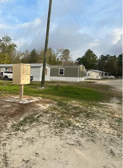 Primary Photo Of 154 NW Alpata Ct, Lake City Manufactured Housing Mobile Home Park For Sale