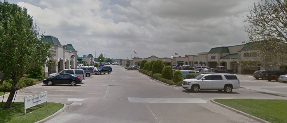 More Photos Of 6204-6362 N Navarro St, Victoria Unknown For Lease