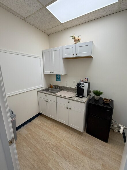 More Photos Of 8868 Belair Rd, Nottingham Medical For Sale