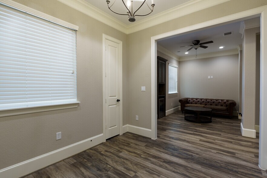 More Photos Of 12243 Queenston Blvd, Houston Medical For Sale