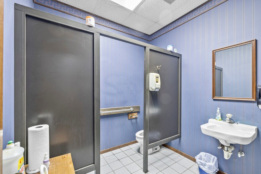 More Photos Of 189 N 1st St, Timpson Warehouse For Sale