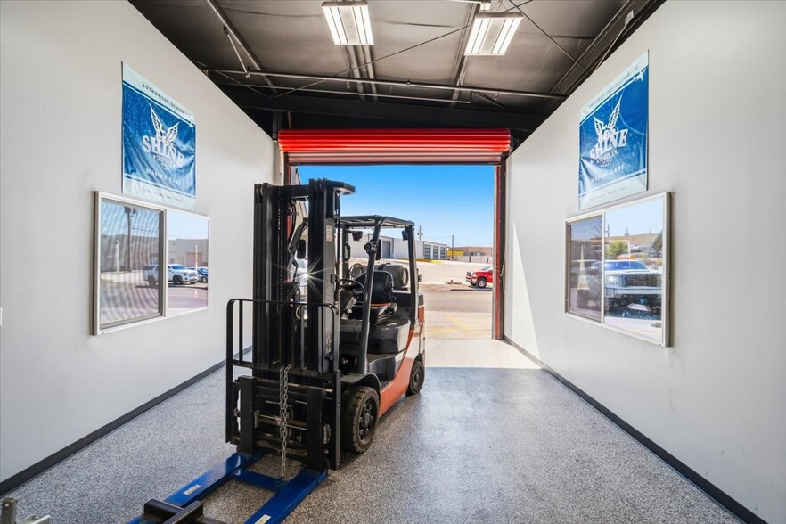 More Photos Of 1857 Commander Dr, Lake Havasu City Warehouse For Lease