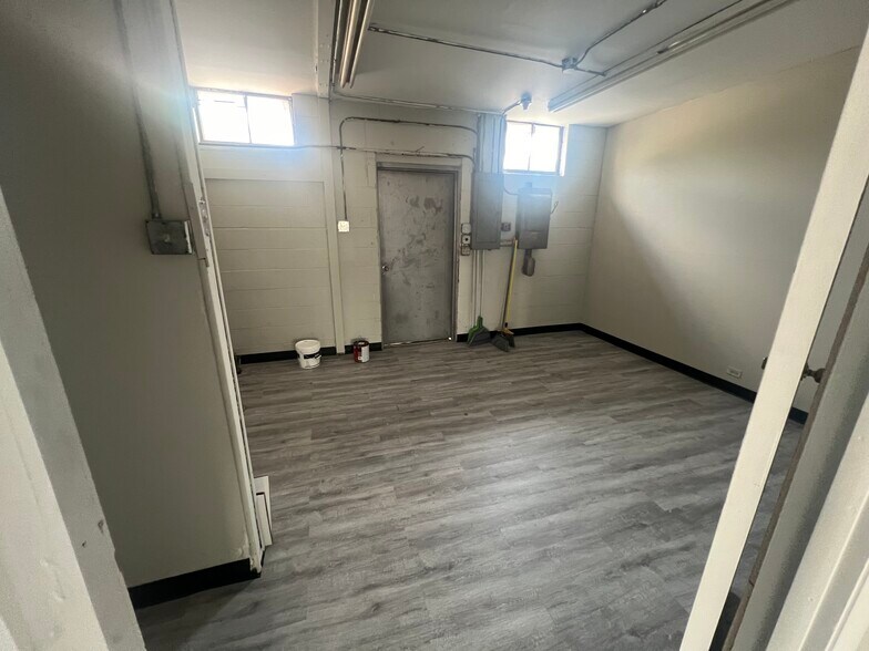 More Photos Of 35-101 E Fullerton Ave, Addison Unknown For Sale