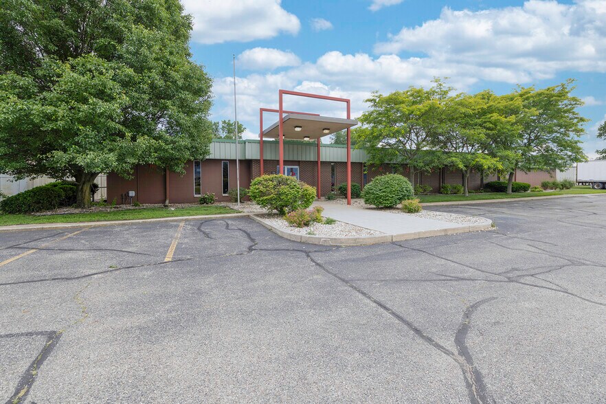 More Photos Of 1655 E 12th St, Mishawaka Manufacturing For Sale