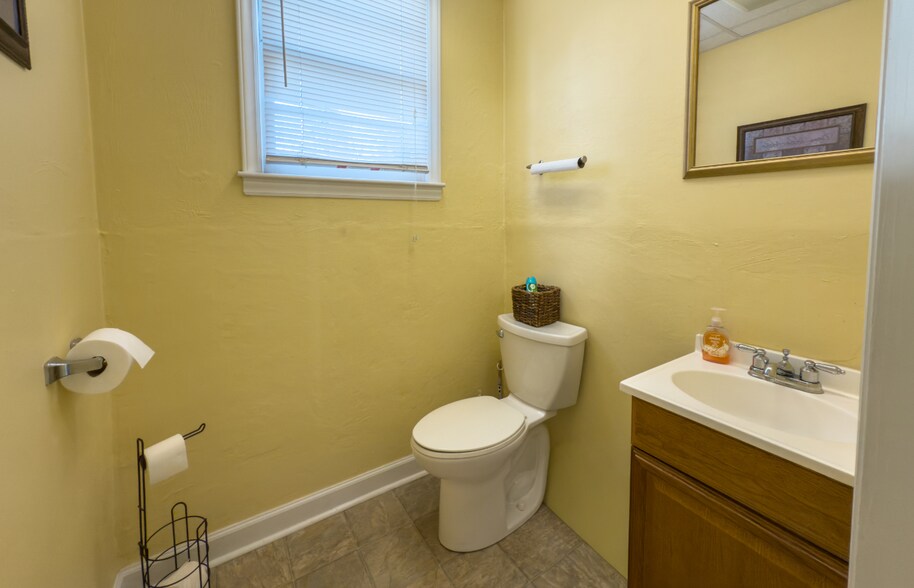 More Photos Of 4542 Blue Ridge Blvd, Blue Ridge Office For Sale