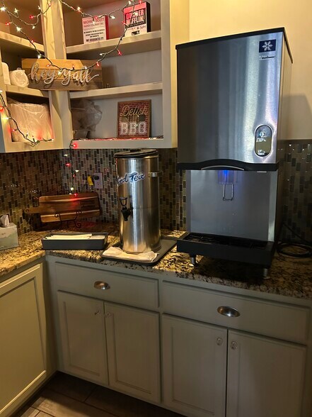 More Photos Of 9155 Gillsville Rd, Maysville Restaurant For Sale