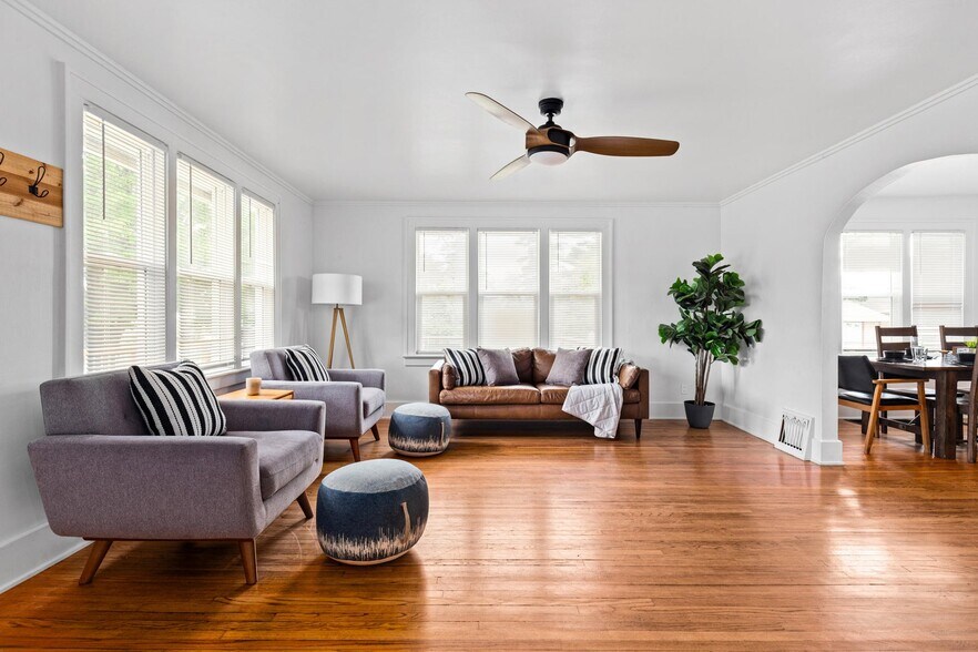 More Photos Of 710 W Ludington Ave, Ludington Hotel For Sale