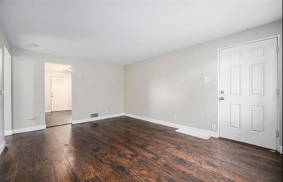 More Photos Of 1143 Akron St, Aurora Apartments For Sale