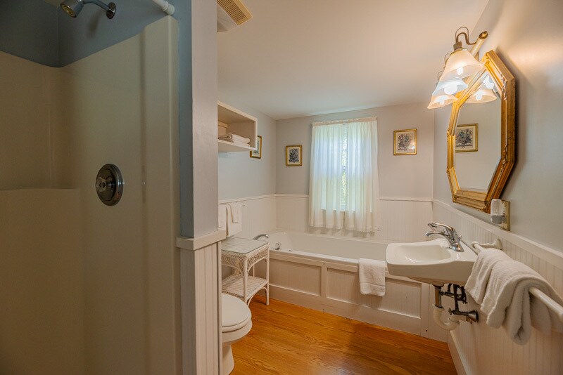 More Photos Of 132 Landgrove Rd, Landgrove Hotel For Sale