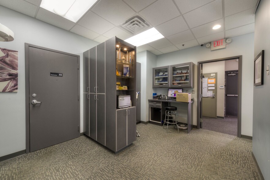 More Photos Of 1380 Duckwood Dr, Eagan Unknown For Lease