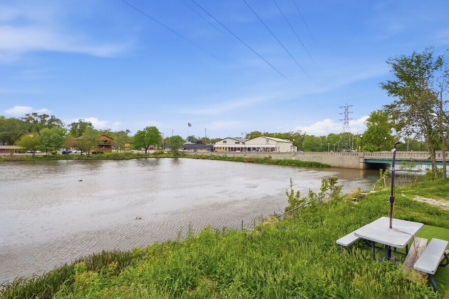 More Photos Of 116-118 S Water St, Wilmington Storefront Retail Office For Sale