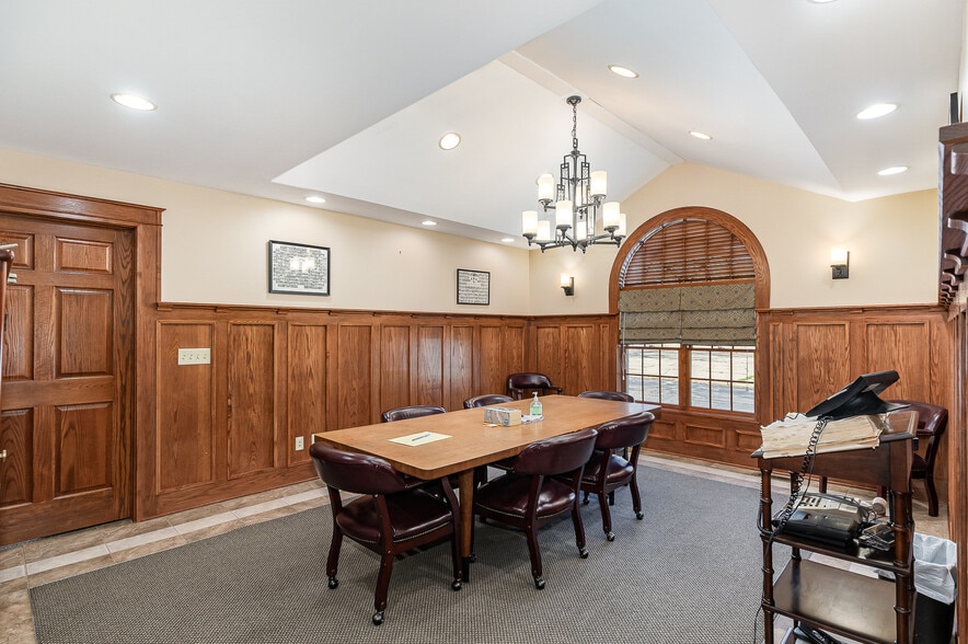 More Photos Of 820 N Michigan Ave, Saginaw Office For Sale