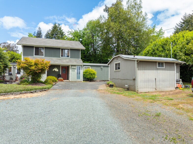 More Photos Of 498 W Central Blvd, Coquille Self Storage For Sale