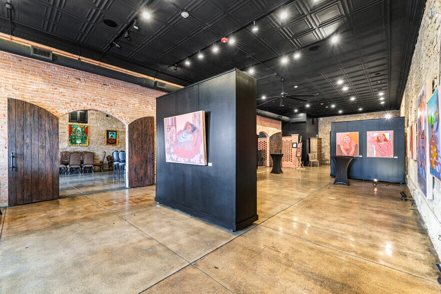 More Photos Of 38 N Chadbourne St, San Angelo Bar For Sale