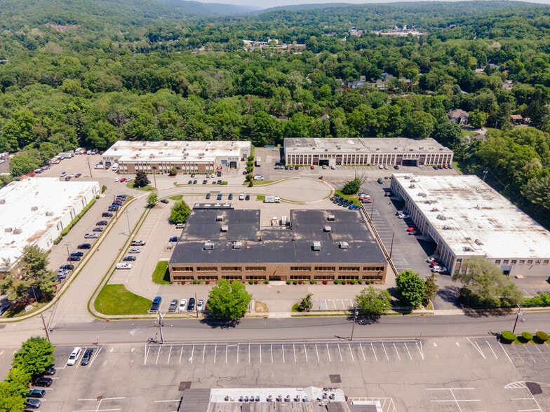 More Photos Of 32 Spruce St, Oakland Flex For Lease