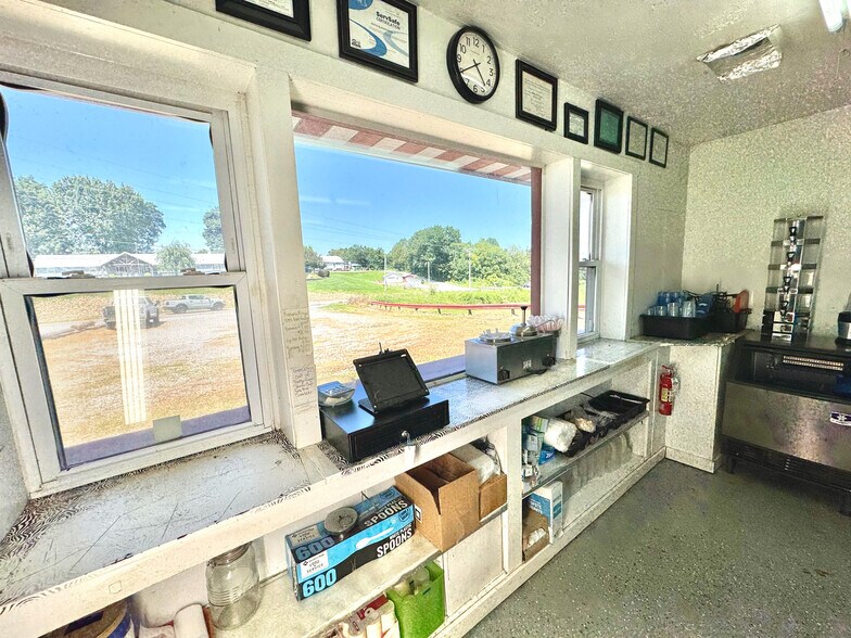 More Photos Of 19510 Leatherwood Rd, Salesville Freestanding For Sale