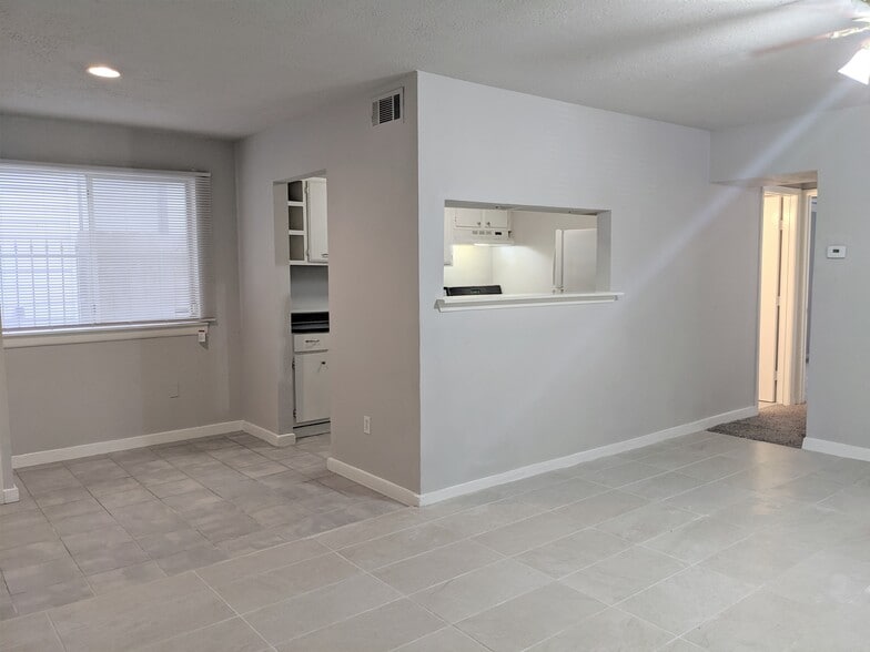 More Photos Of 704 E 22nd St, Houston Apartments For Sale