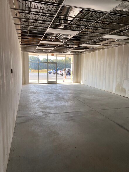More Photos Of 1512 Red Bud Rd, Calhoun General Retail For Lease