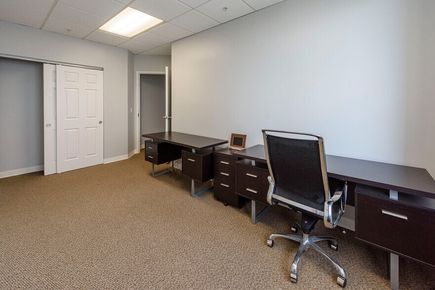 More Photos Of 600 Cleveland St, Clearwater Office For Lease