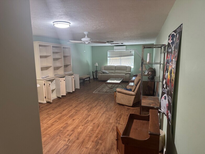 More Photos Of 206 Barwick St, Wildwood Office Residential For Sale