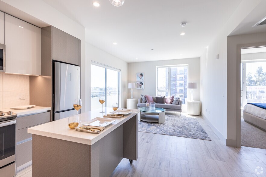 More Photos Of 4864 Melrose Ave, Los Angeles Apartments For Lease