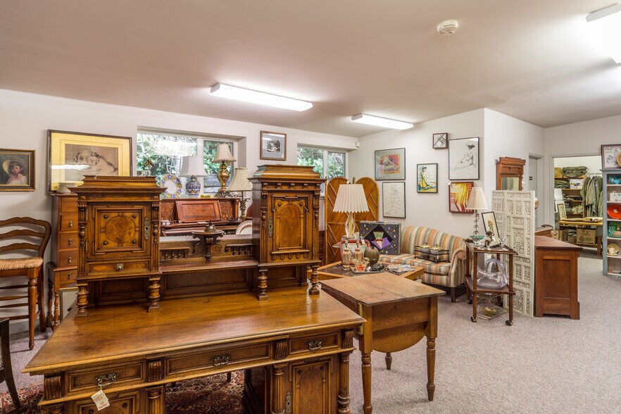 More Photos Of 802 Washington St, Port Townsend General Retail For Sale