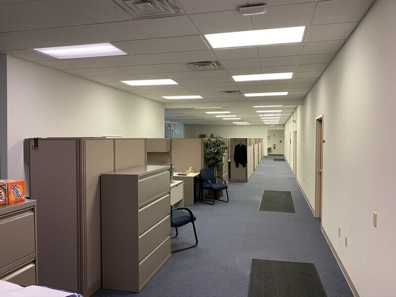 More Photos Of 2810 Dexter Dr, Elkhart Office For Lease