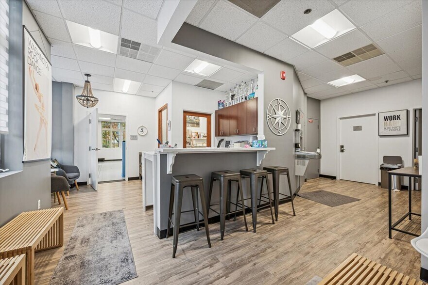 More Photos Of 258 King George Rd, Warren Office For Sale