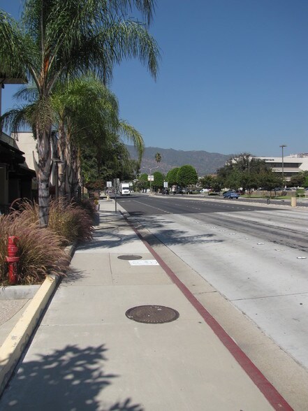 More Photos Of 541-555 S Grand Ave, Glendora Freestanding For Lease