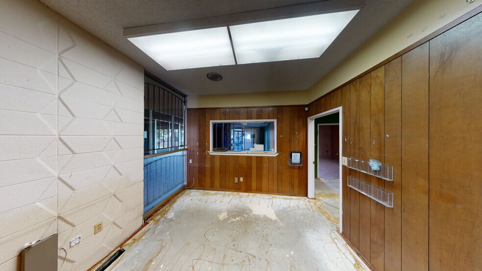 More Photos Of 1343-1353 W Main St, Merced General Retail For Sale