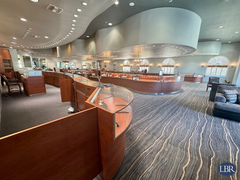 More Photos Of 2405 W New Haven Ave, Melbourne Freestanding For Lease