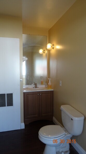 More Photos Of 20246-20254 Saticoy St, Winnetka Storefront Retail Office For Lease