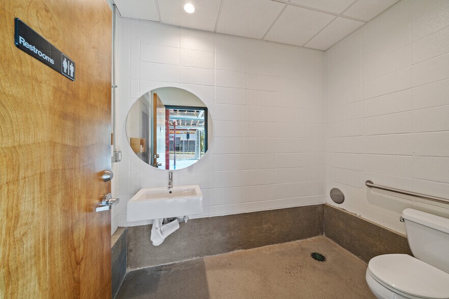 More Photos Of 6145 Troost Ave, Kansas City General Retail For Sale