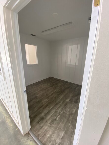 More Photos Of 2103 US-190 Hwy, Hammond Showroom For Sale