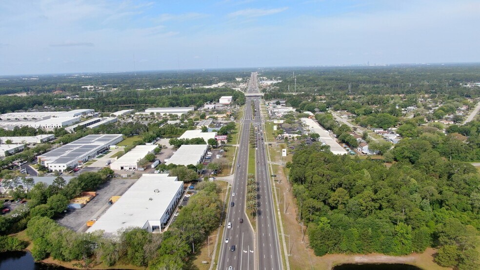 More Photos Of 11840 Beach Blvd, Jacksonville Showroom For Lease
