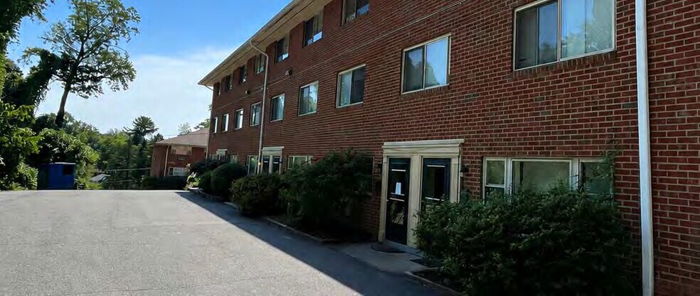 More Photos Of 2006 Stadium Rd, Charlottesville Apartments For Sale
