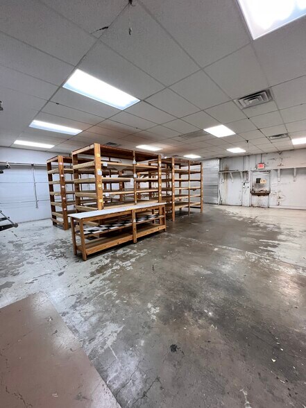 More Photos Of 5800 Corporate Dr, Houston Warehouse For Lease