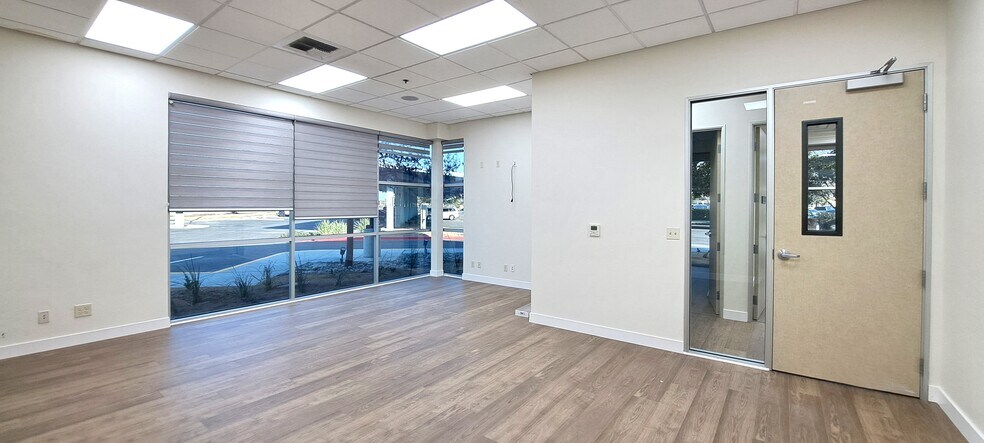 More Photos Of 100 Old River Rd, Bakersfield Medical For Lease