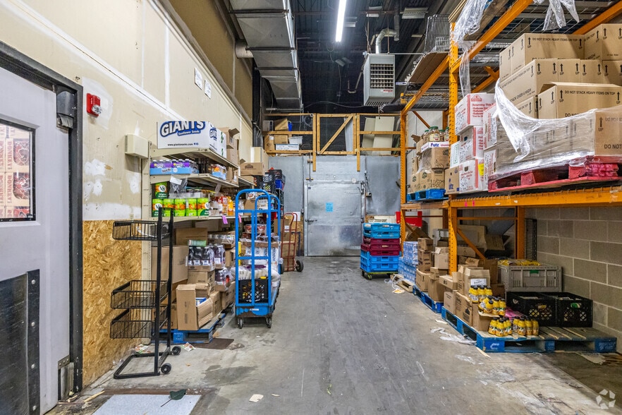 More Photos Of 690 W State St, Burlington Supermarket For Sale