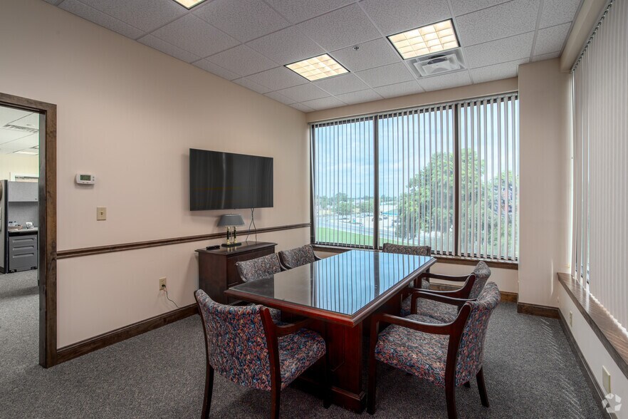 More Photos Of 500 W Loockerman St, Dover Office For Lease