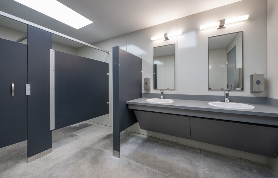 More Photos Of 23366 Bibb Garrett Rd, Tanner Distribution For Lease