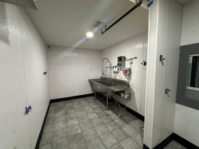 More Photos Of 1045 E 2100 S, Salt Lake City Freestanding For Lease
